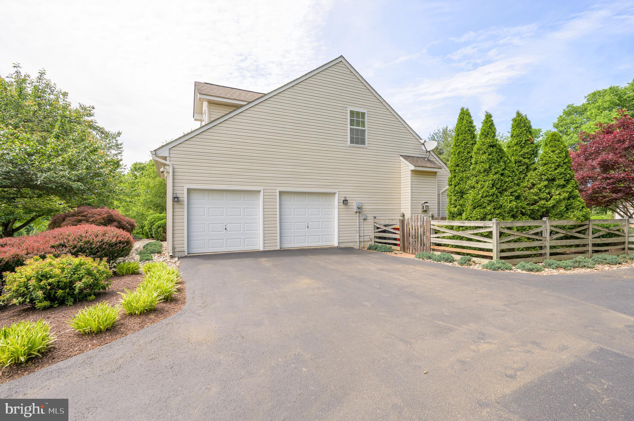 MEADOW BROOK - Residential