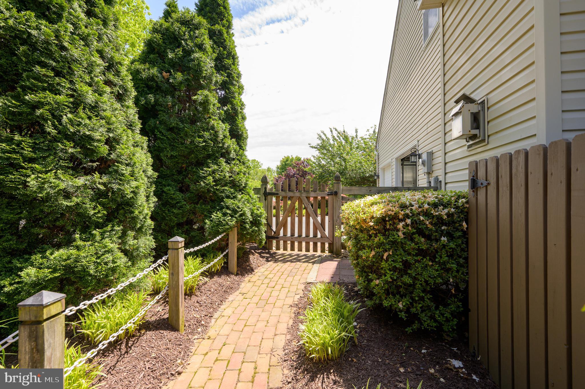 MEADOW BROOK - Residential