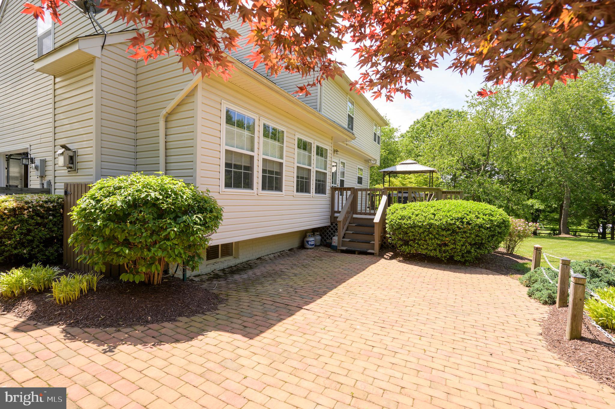 MEADOW BROOK - Residential