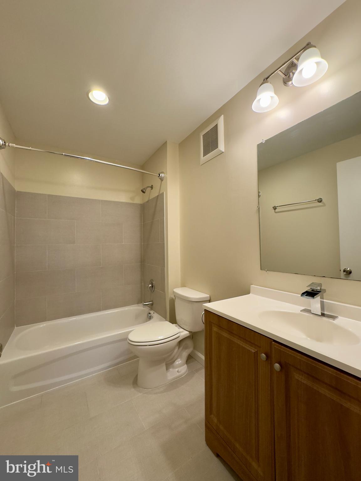 DOWNTOWN - Residential Lease