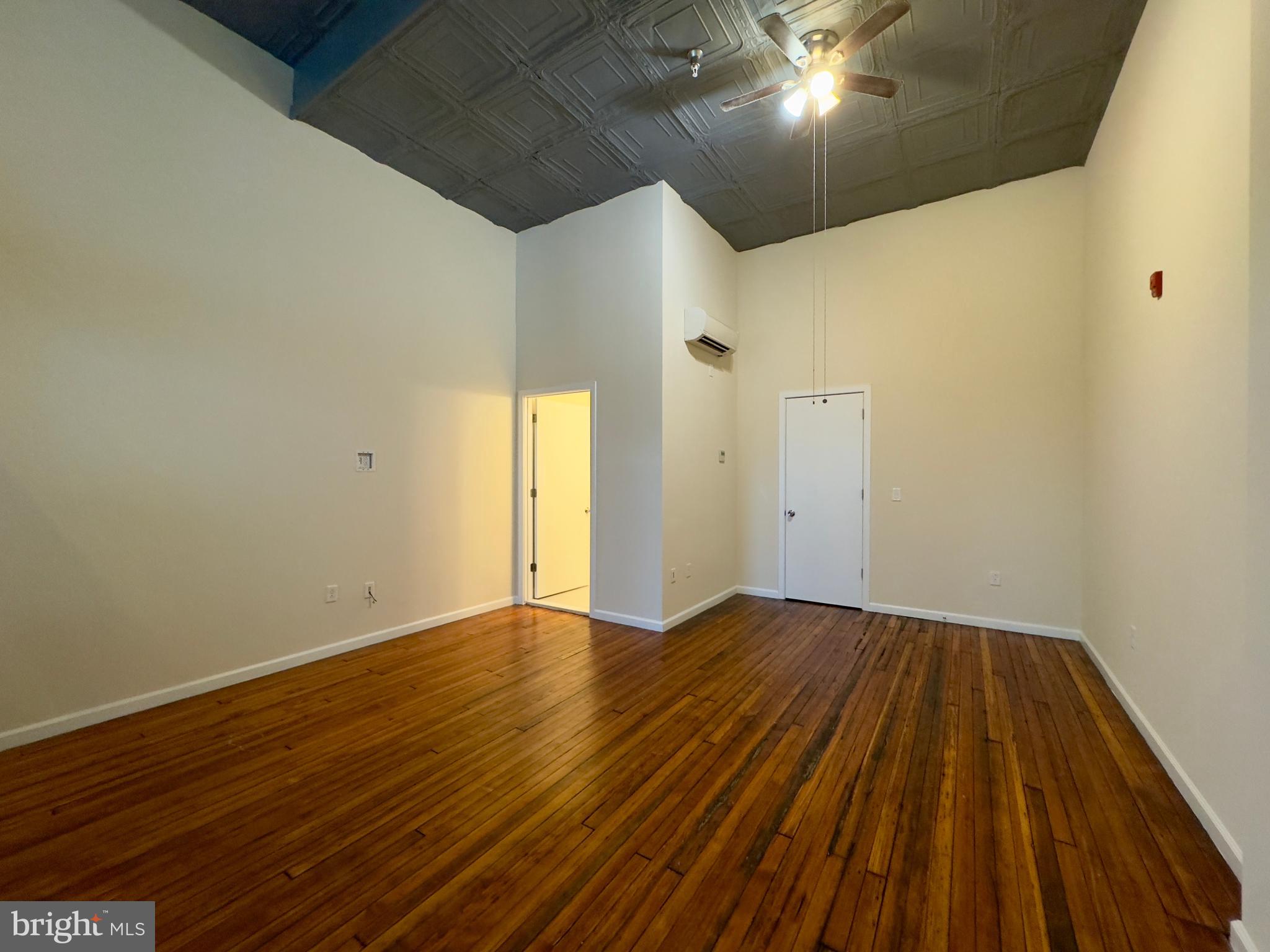 DOWNTOWN - Residential Lease
