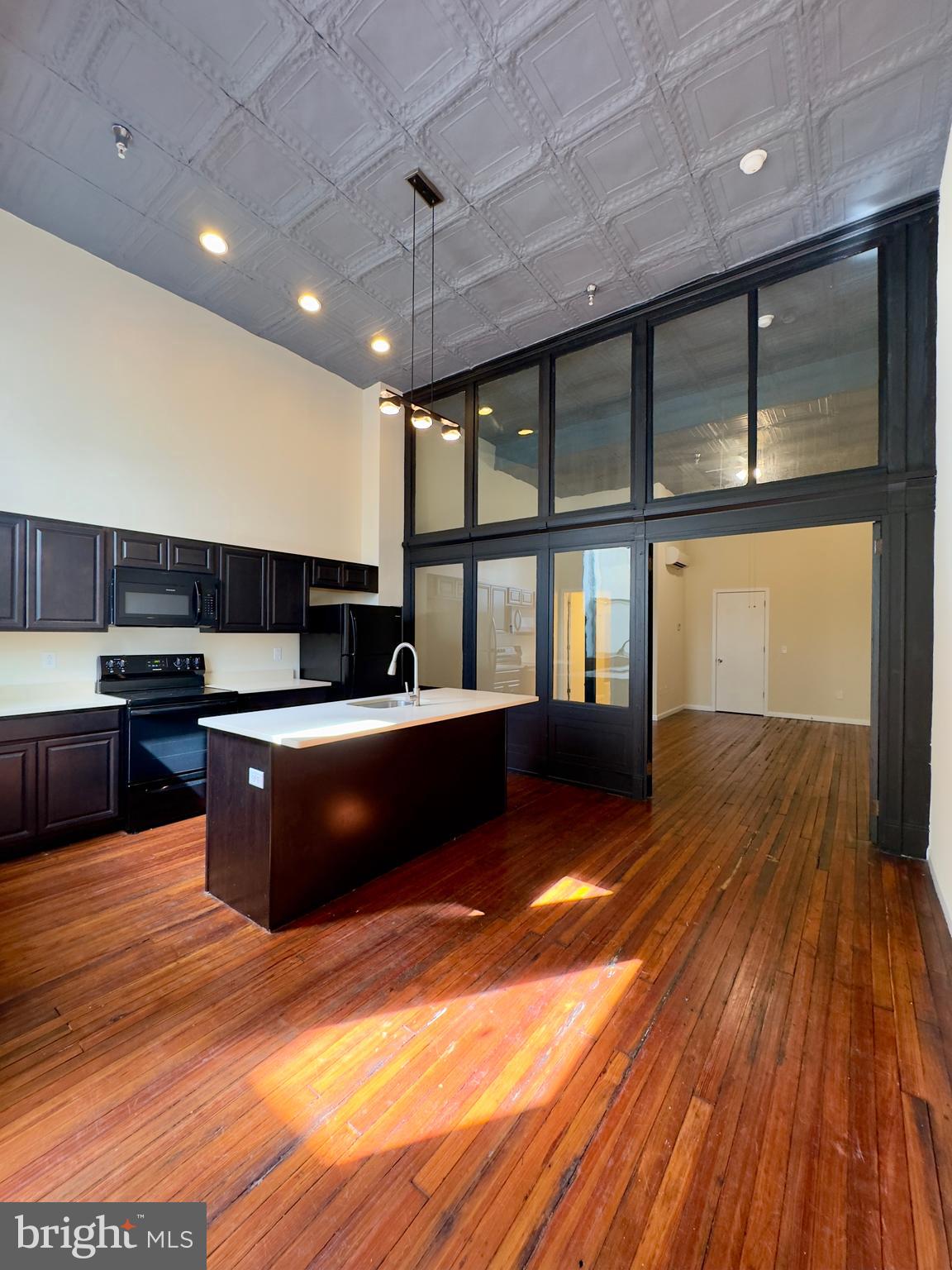 DOWNTOWN - Residential Lease