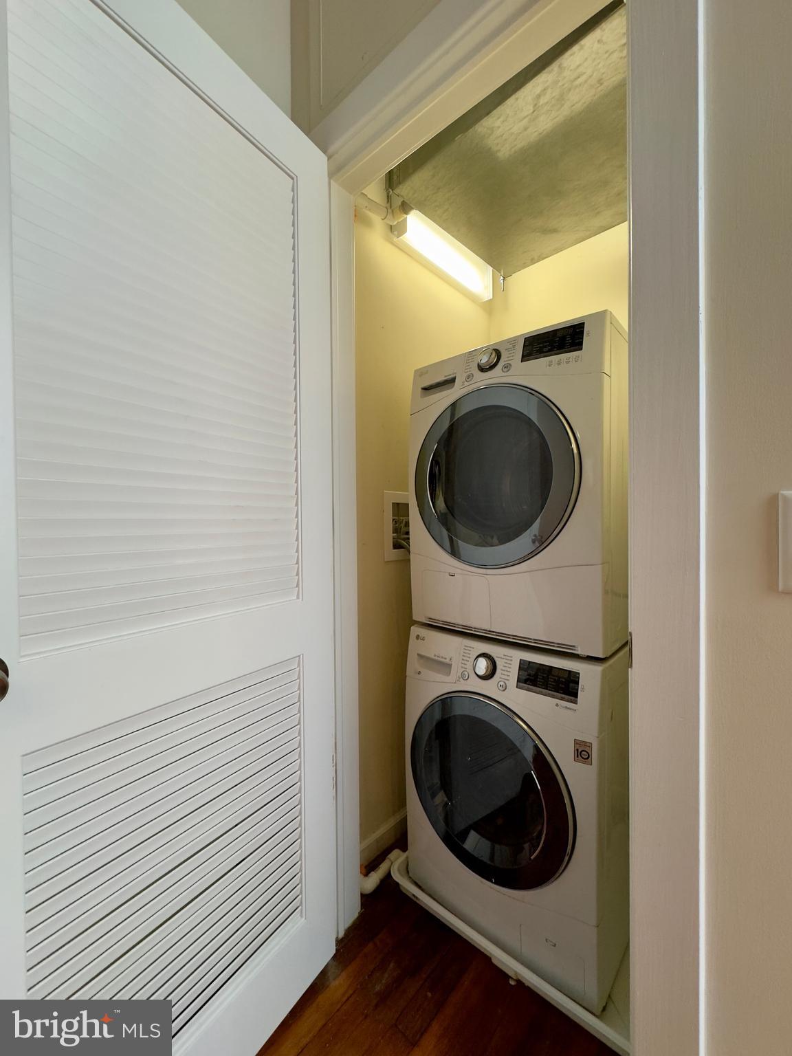 DOWNTOWN - Residential Lease