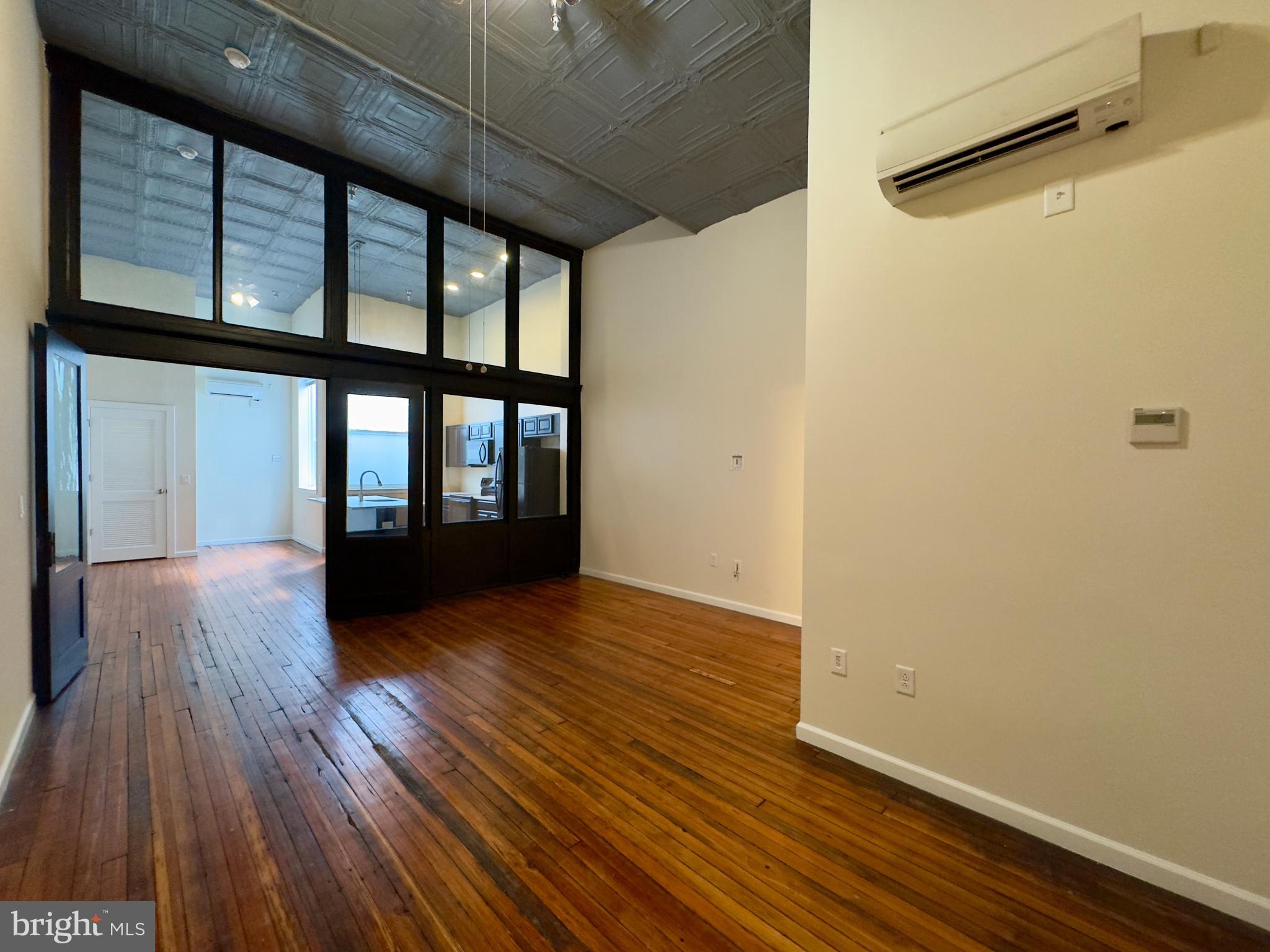 DOWNTOWN - Residential Lease