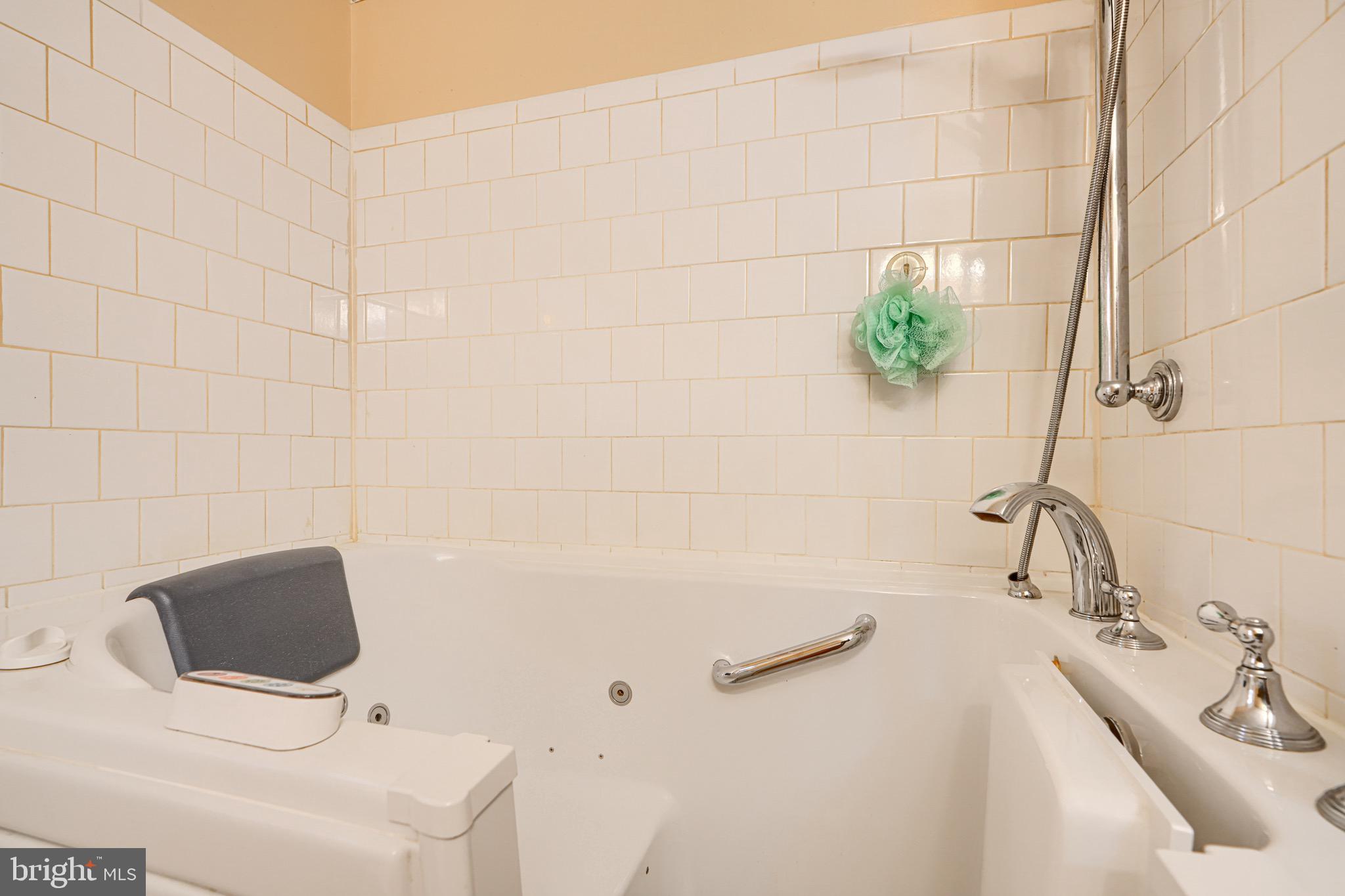 LYNCH POINT - Residential