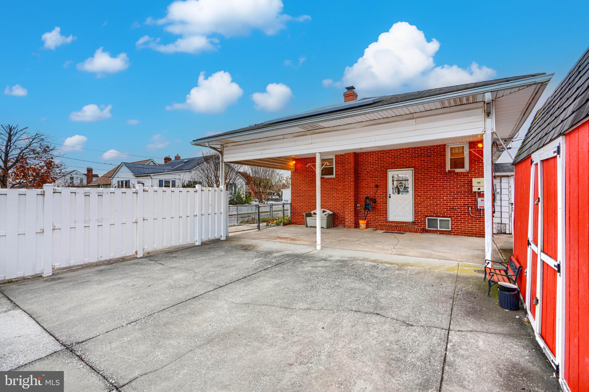 LYNCH POINT - Residential