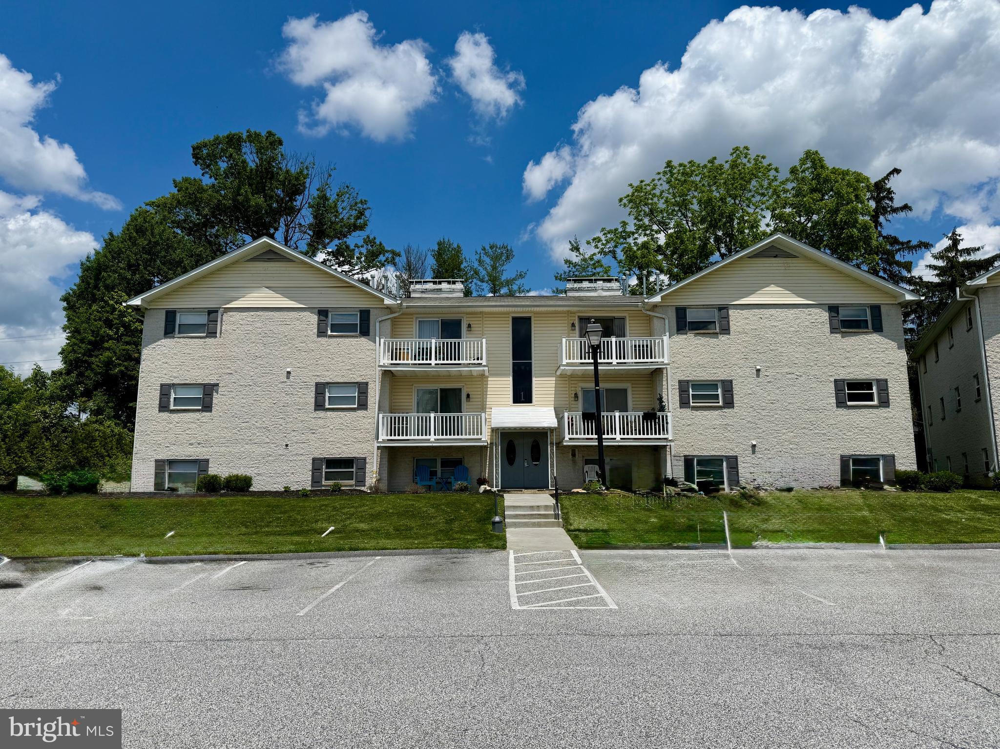 Just reduced! 2 Bedroom, 1 bath condo in Warren Lodge. This unit needs a complete renovation and will not qualify for FHA financing. Perfect for investors or buyers who can renovate and bring this condo back to life. The unit and balcony face south. Warren Lodge is a conveniently located complex with a seasonal outdoor pool, in-building laundry, private storage locker and ample parking. Close to restaurants, shopping and all that northern Baltimore County has to offer. Schedule your showing today!