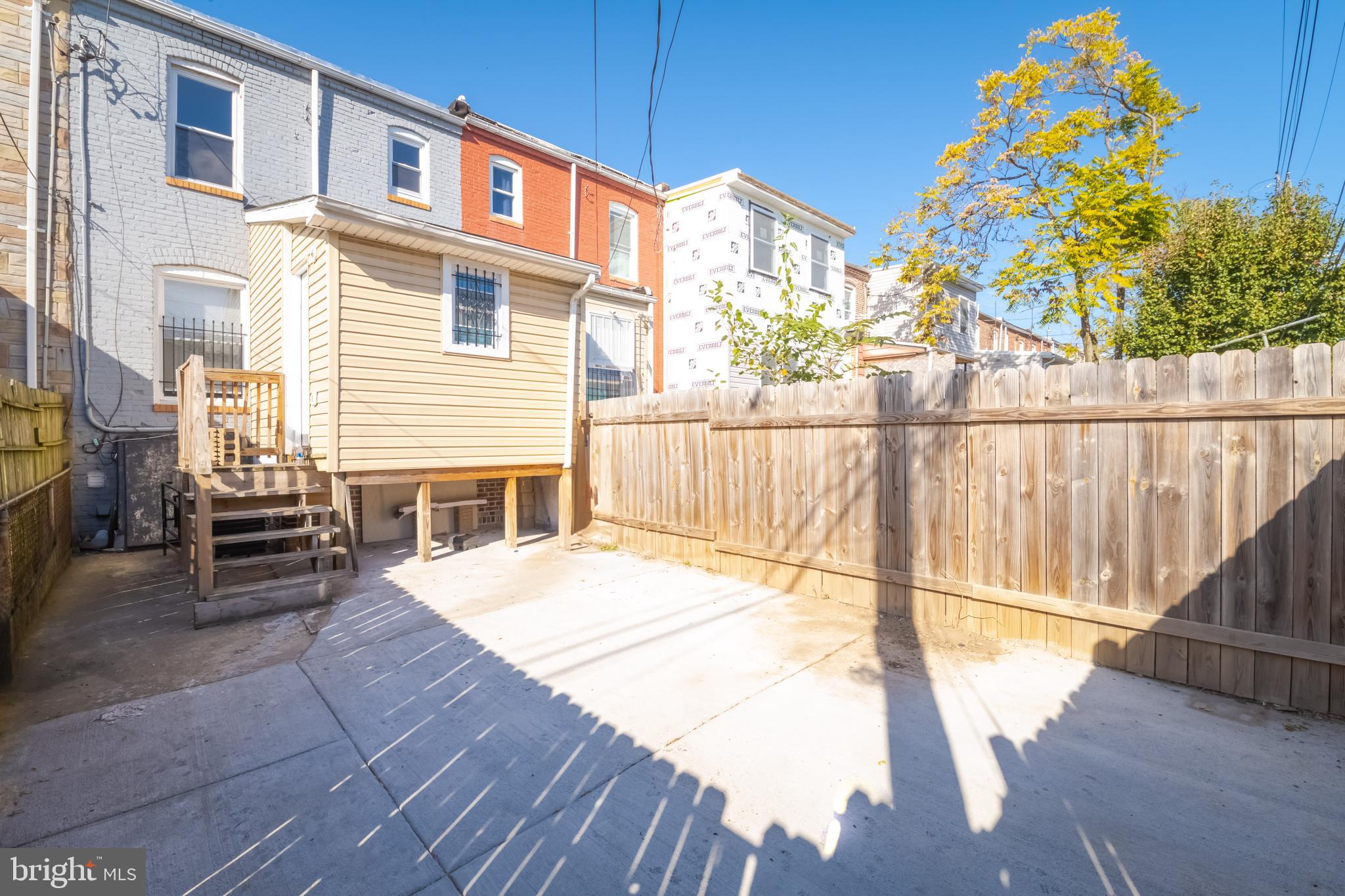 ELLWOOD PARK - Residential