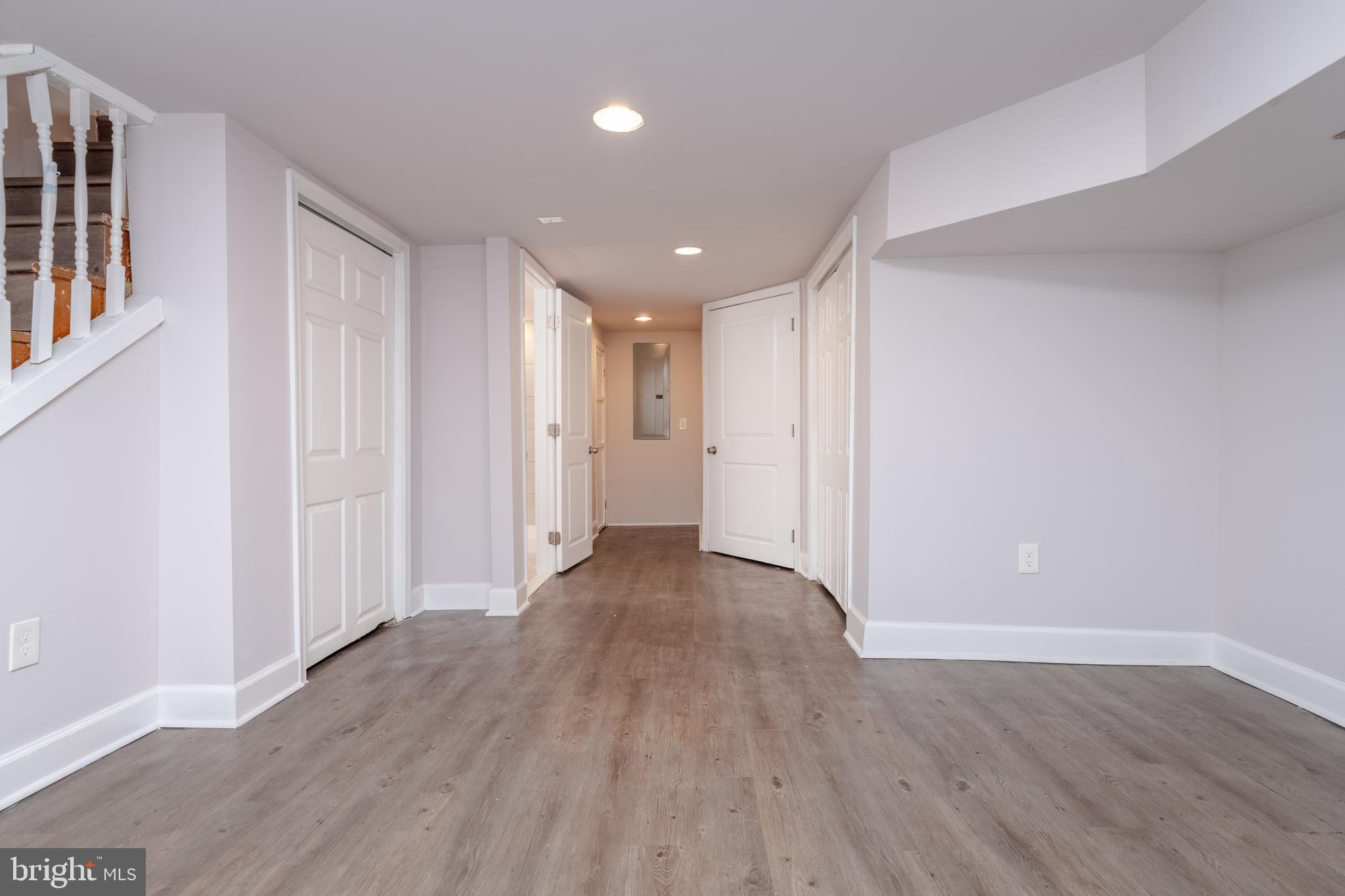 ELLWOOD PARK - Residential