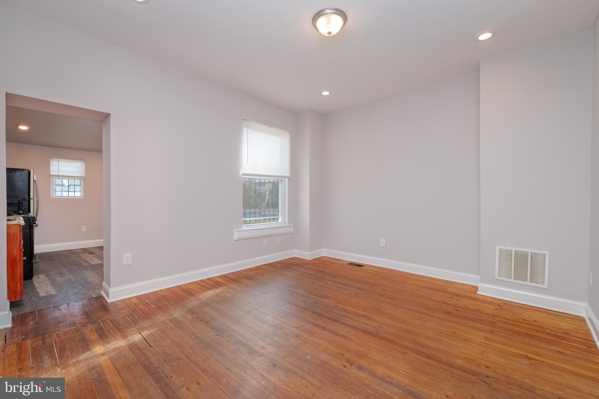 ELLWOOD PARK - Residential