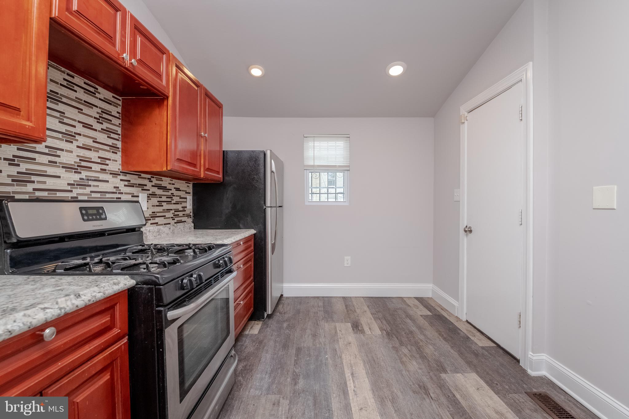 ELLWOOD PARK - Residential