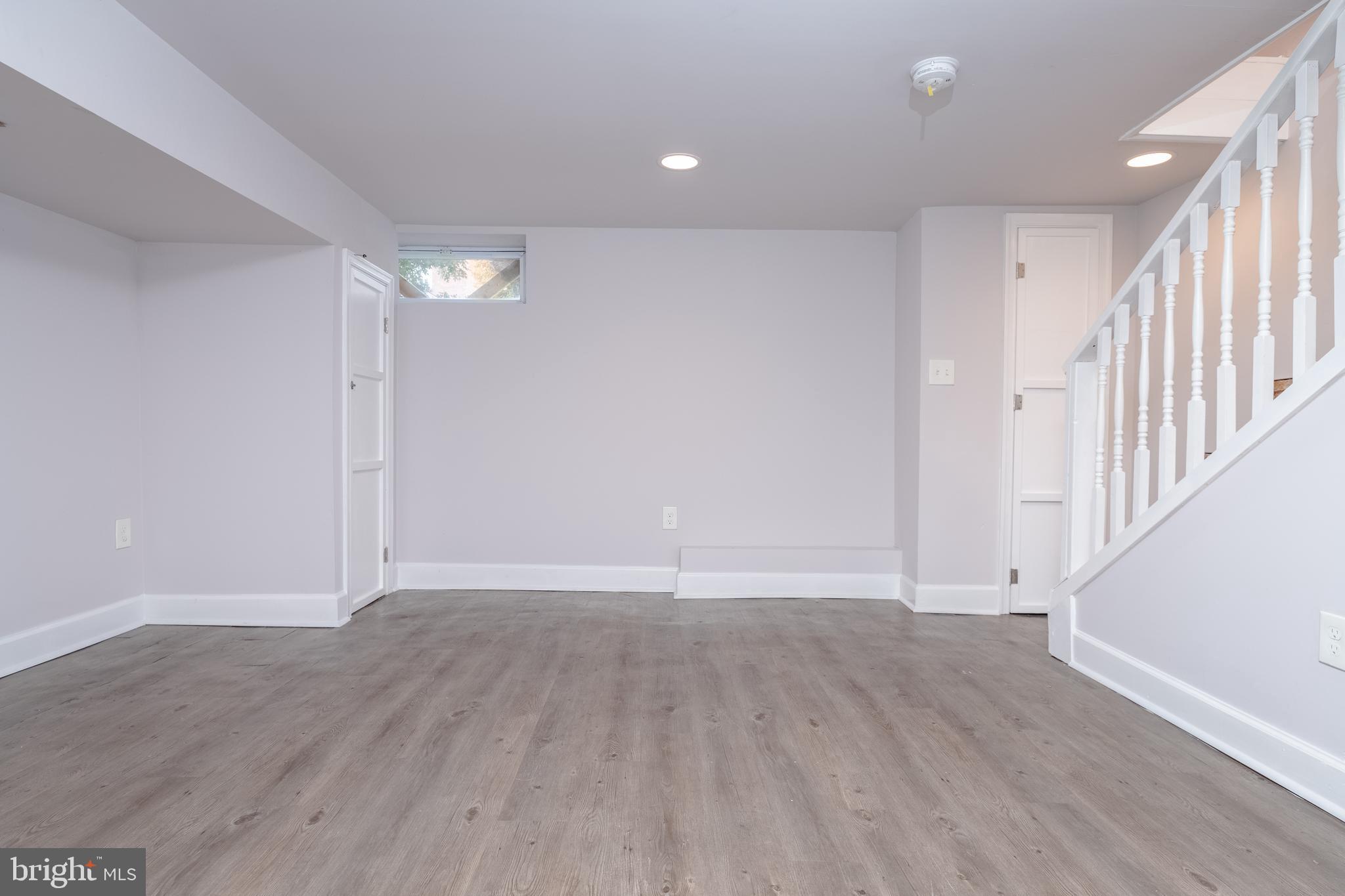 ELLWOOD PARK - Residential