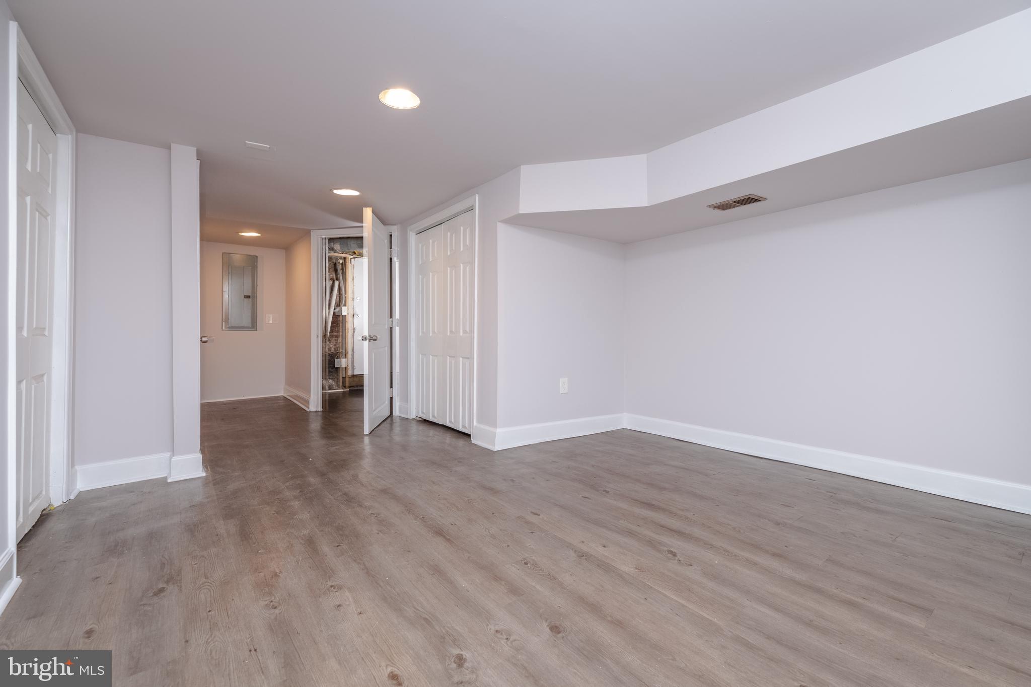 ELLWOOD PARK - Residential