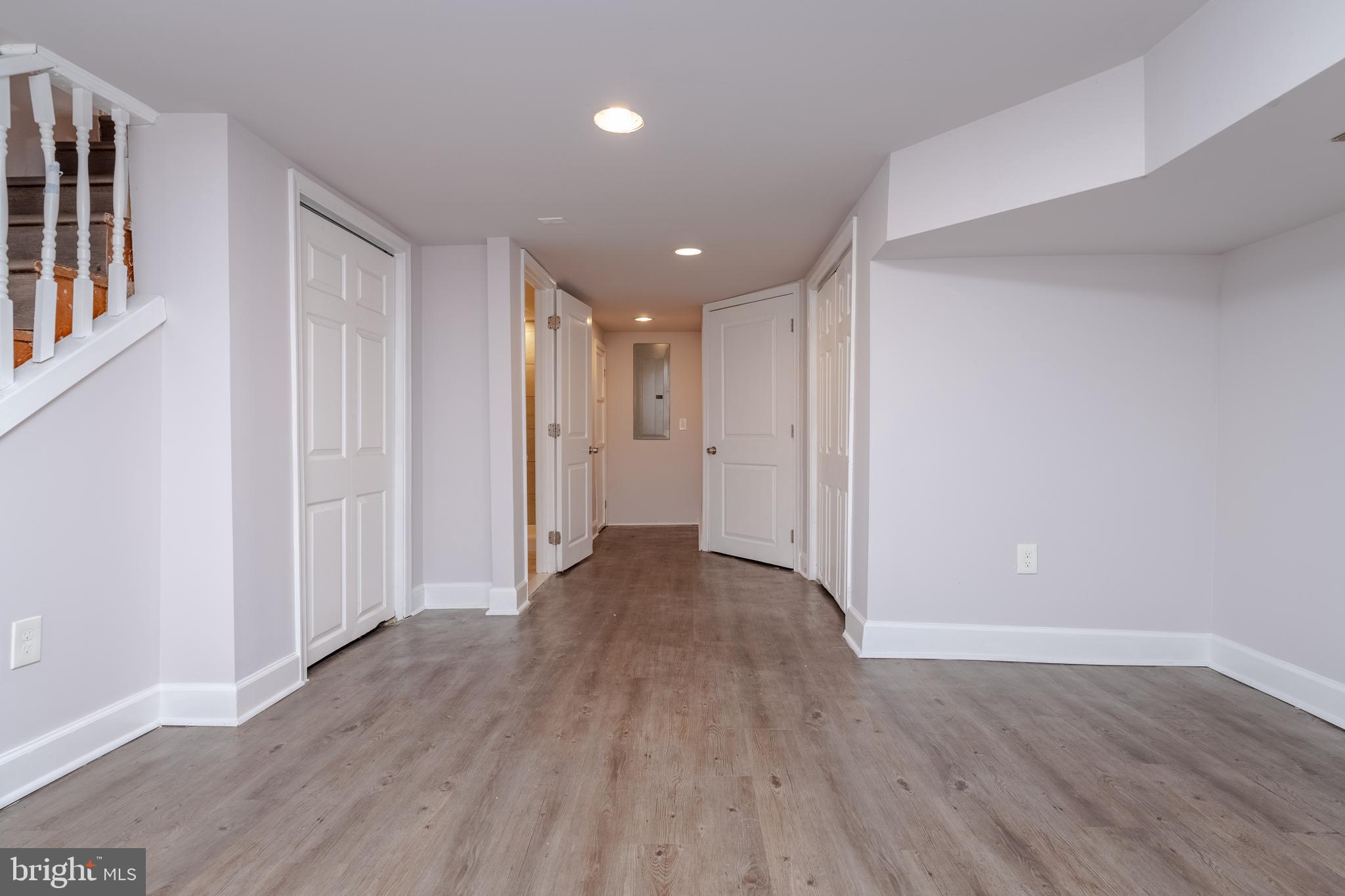 ELLWOOD PARK - Residential