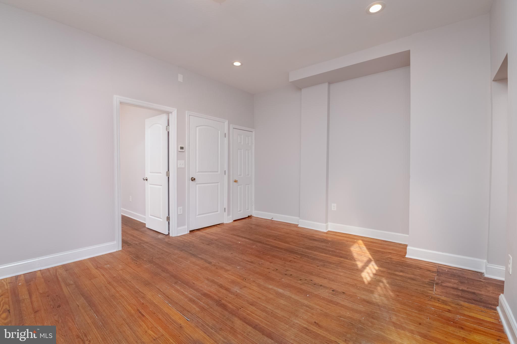 ELLWOOD PARK - Residential