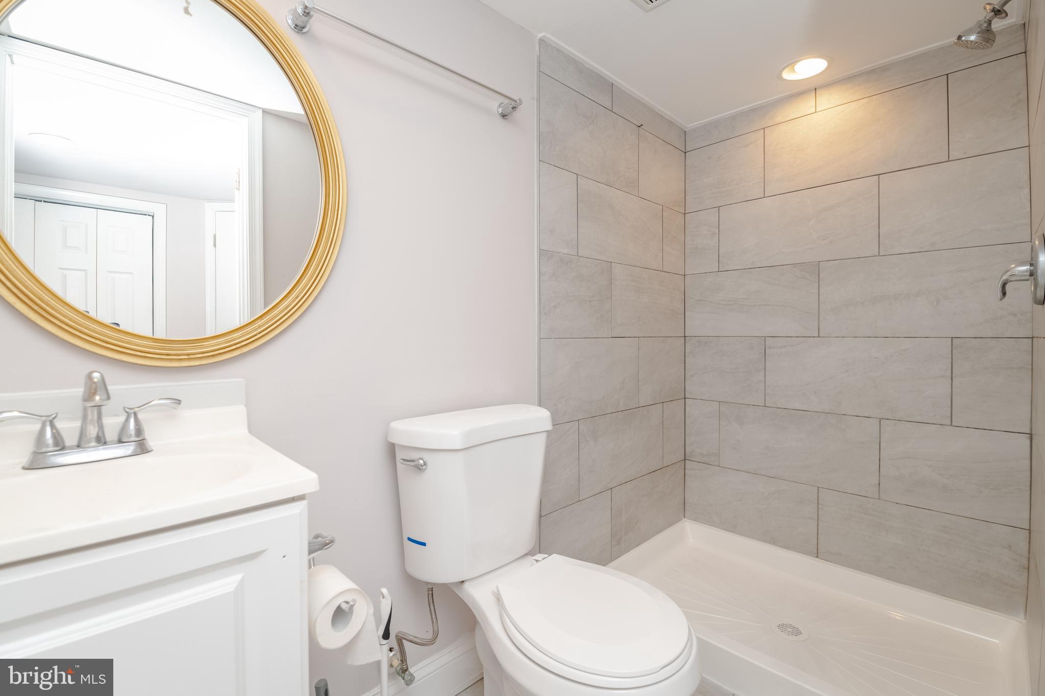 ELLWOOD PARK - Residential