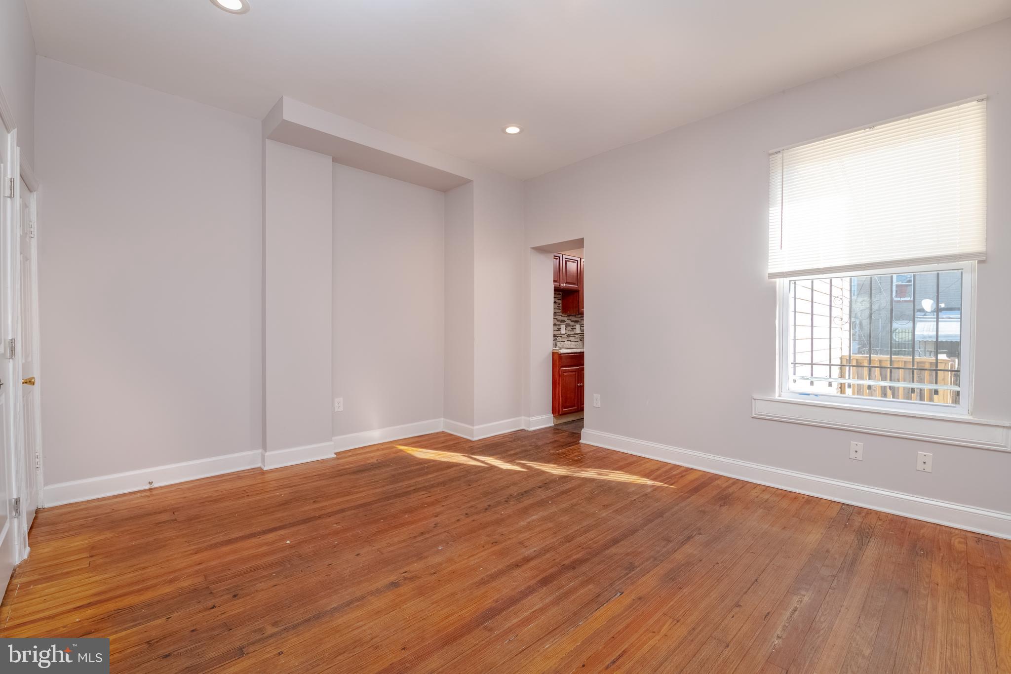 ELLWOOD PARK - Residential