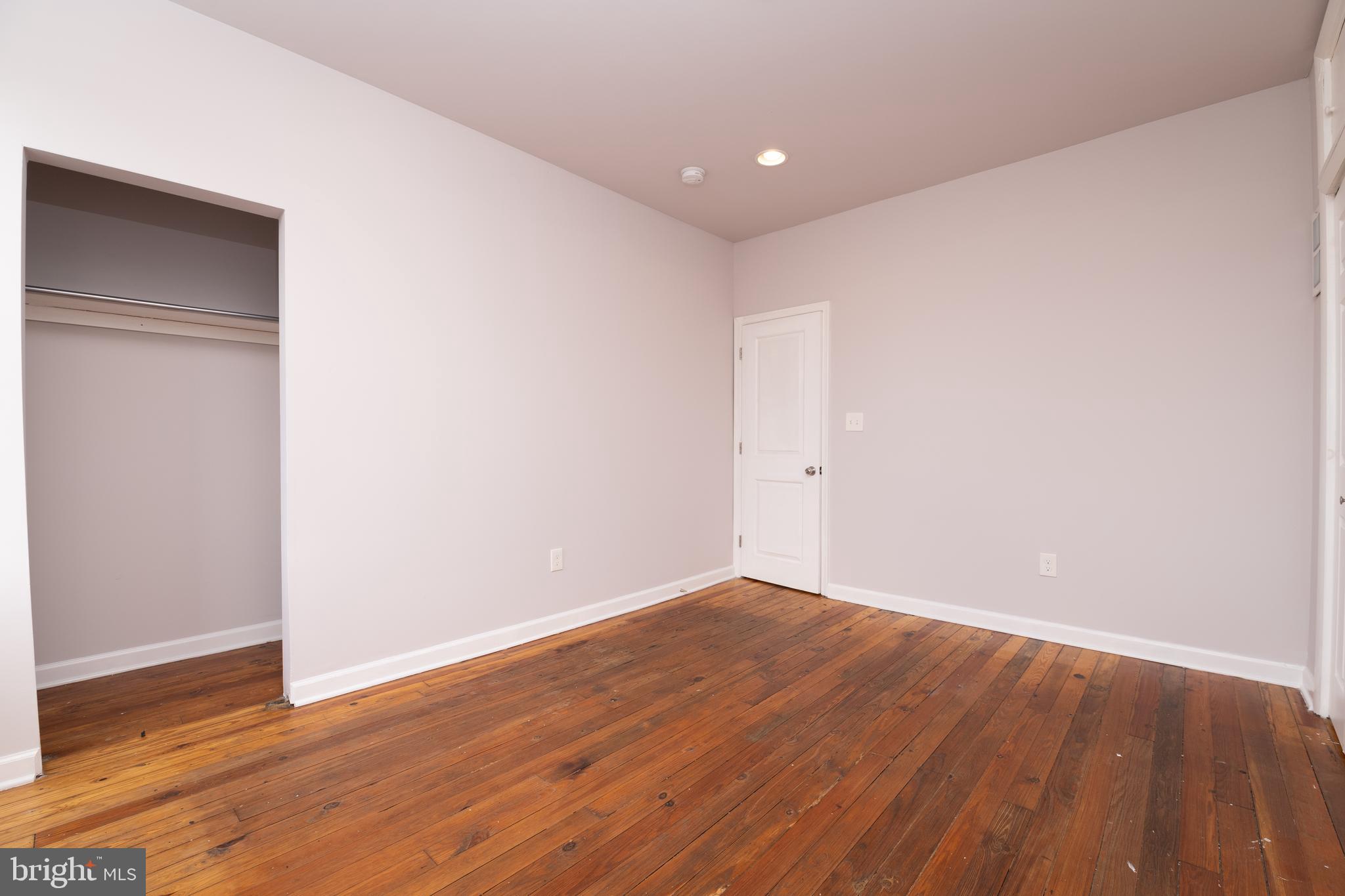 ELLWOOD PARK - Residential