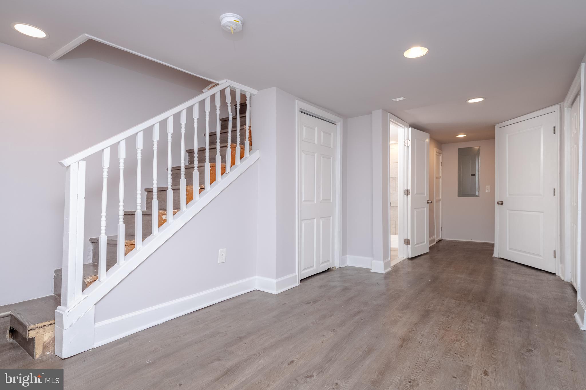 ELLWOOD PARK - Residential