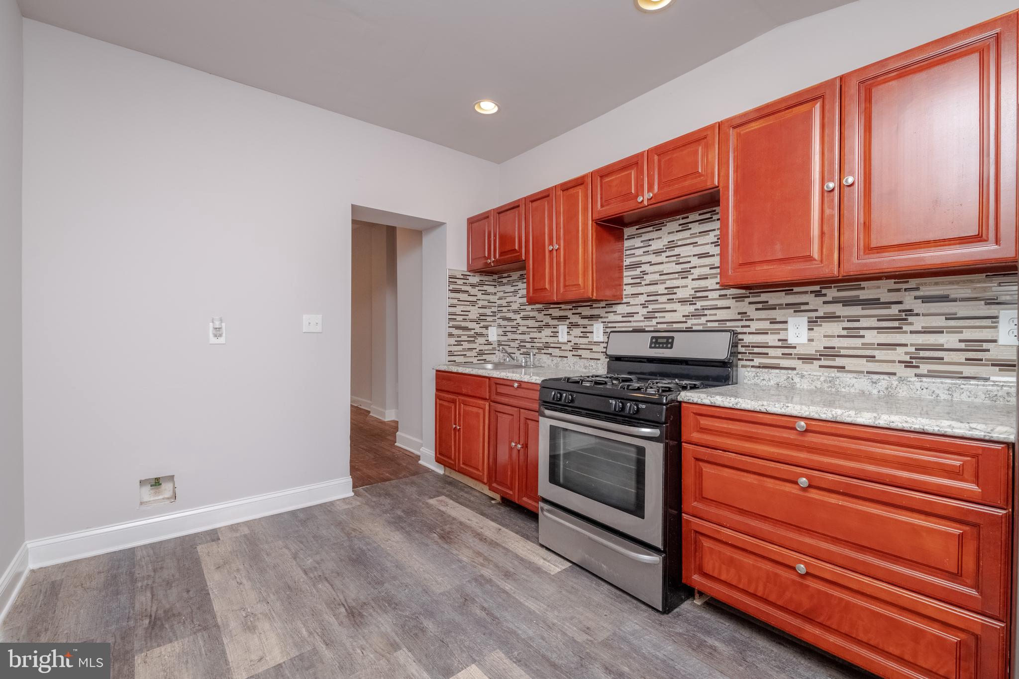 ELLWOOD PARK - Residential