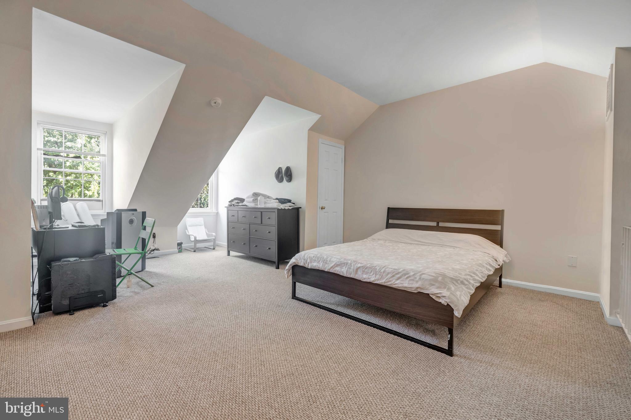 WOODSIDE MEWS - Residential Lease