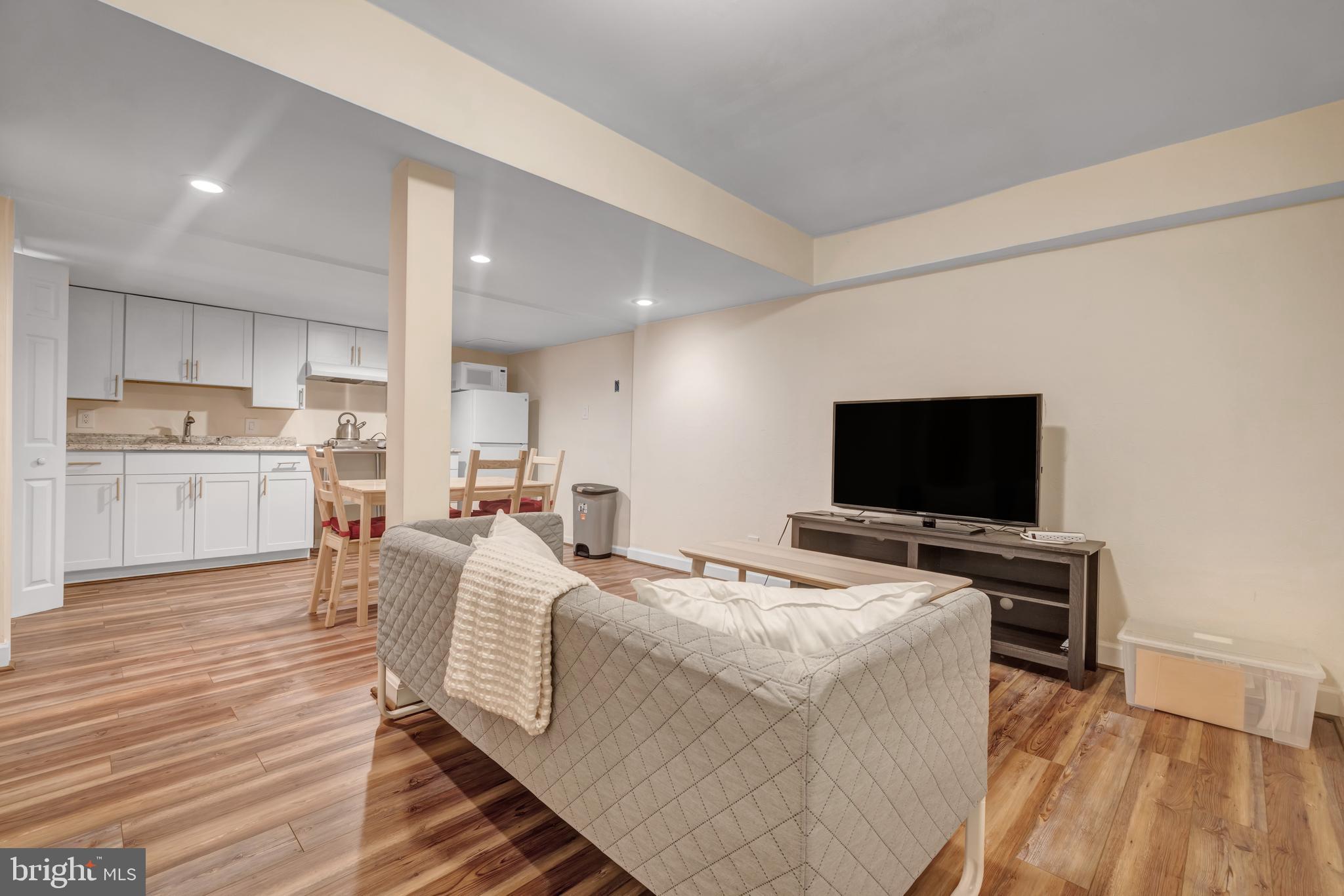 WOODSIDE MEWS - Residential Lease