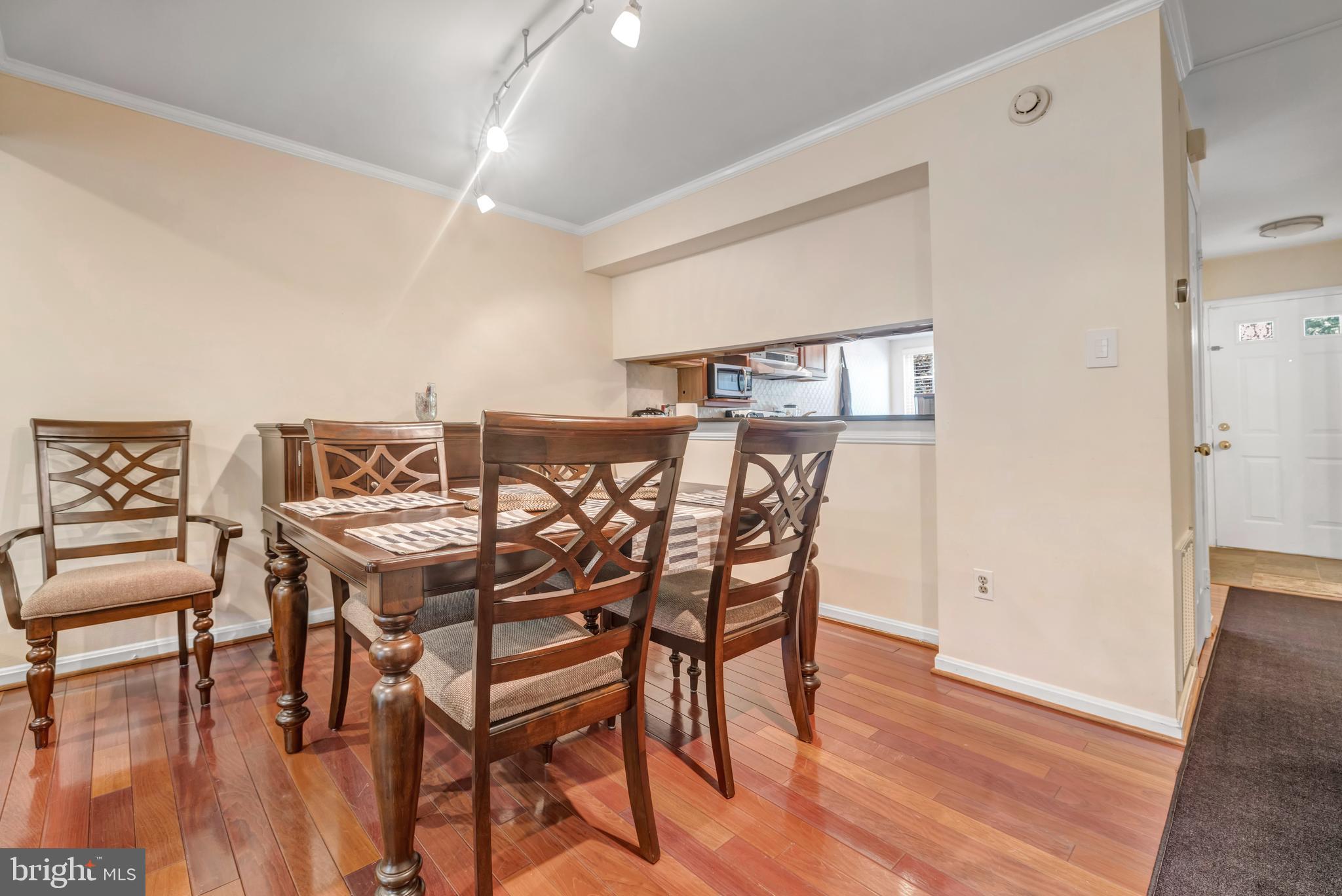 WOODSIDE MEWS - Residential Lease