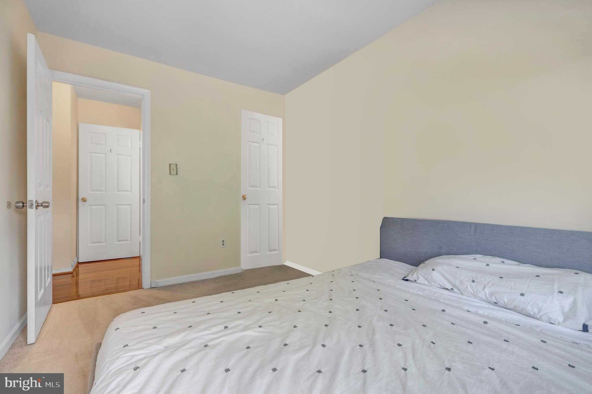 WOODSIDE MEWS - Residential Lease