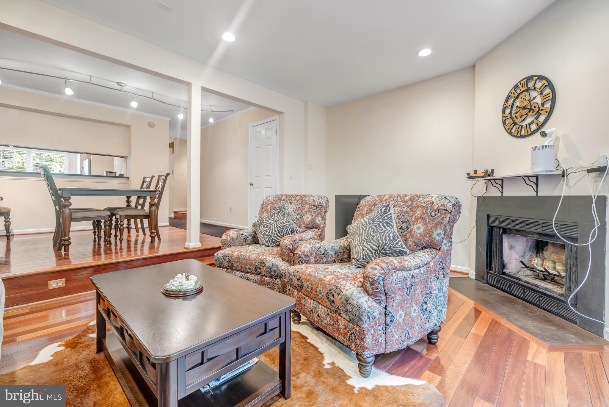 WOODSIDE MEWS - Residential Lease