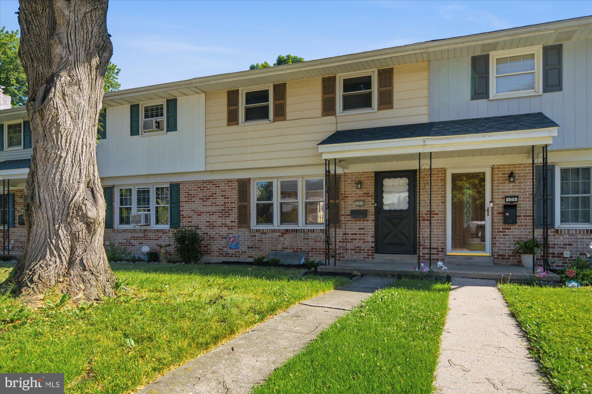 121 PENNBROOK AV