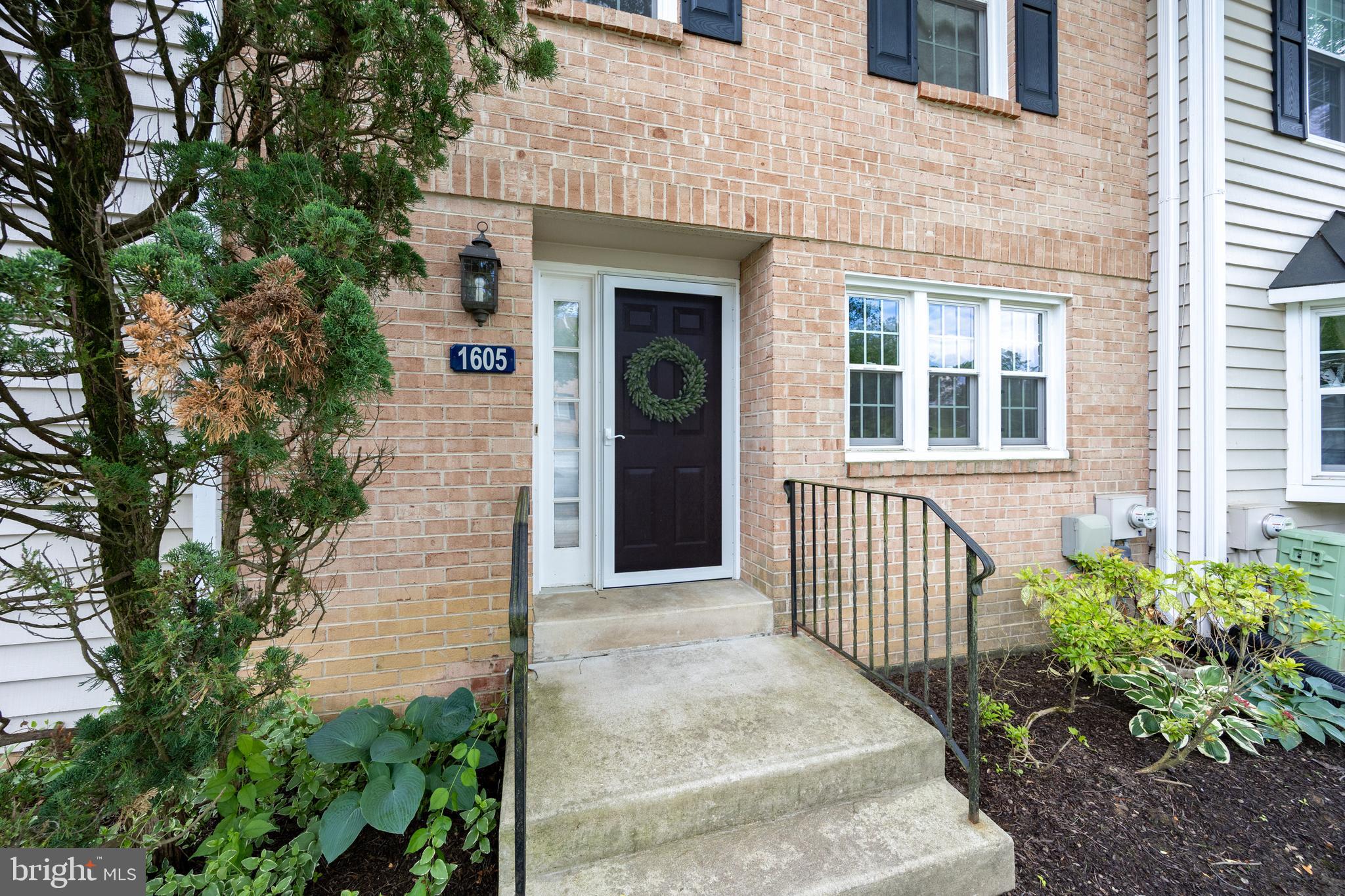 1605 N GLEN DRIVE 1605