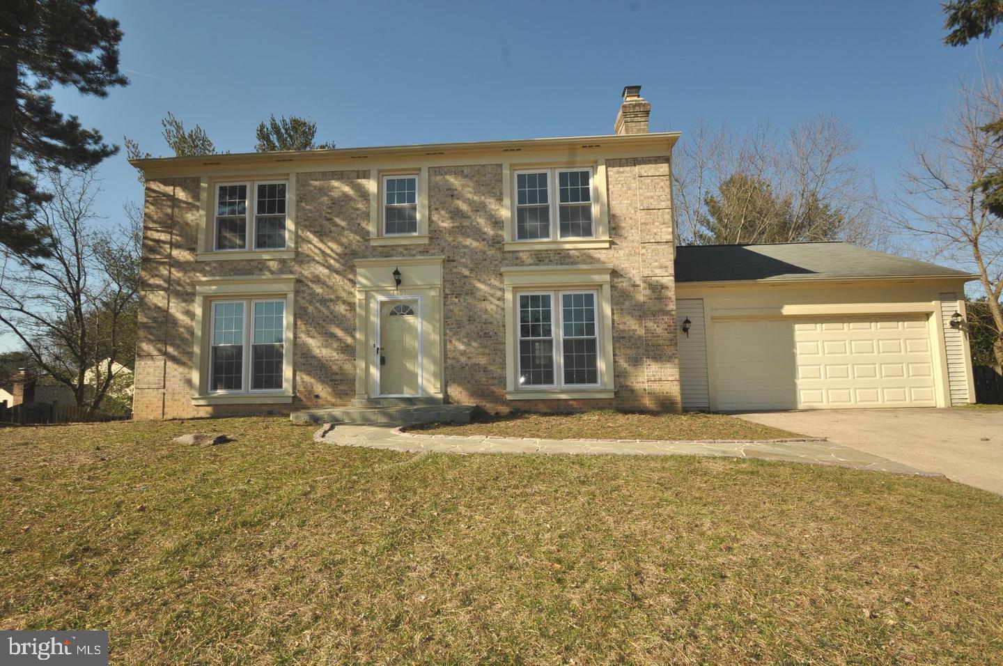 AVAILABILITY IMMEDIATELY FOR RENT. owner requires good credit. 3 FINISHED LEVEL COLONIAL HOME ON CUL-DE- SAC HAS 5 BR 3.5 BATH 2 CAR GARAGE. FENCED BACK YARD. POOL & TENNIS COMMUNITY. PETS OK, CASE BY CASE. GOOD LOCATION IN OLNEY CLOSE TO THE ICC AND LOTS OF STORES & RESTAURANTS AND GOOD SCHOOLS. OAK FLOORS ON MAIN LEVEL, FRESH PAINT, GAS COOKING KITCHEN w/STAINLESS STEEL APPLIANCES & GRANITE COUNTERS. 1ST FLOOR FAMILY ROOM w/ STONE FIREPLACE, DINING RM OPENS TO LARGE DECK, WALKOUT BASEMENT TO PATIO & FENCED BACK YARD, 5TH BR, FULL BATH, REC ROOM AND COMPUTER DEN, " Come & Be Dazzled"
