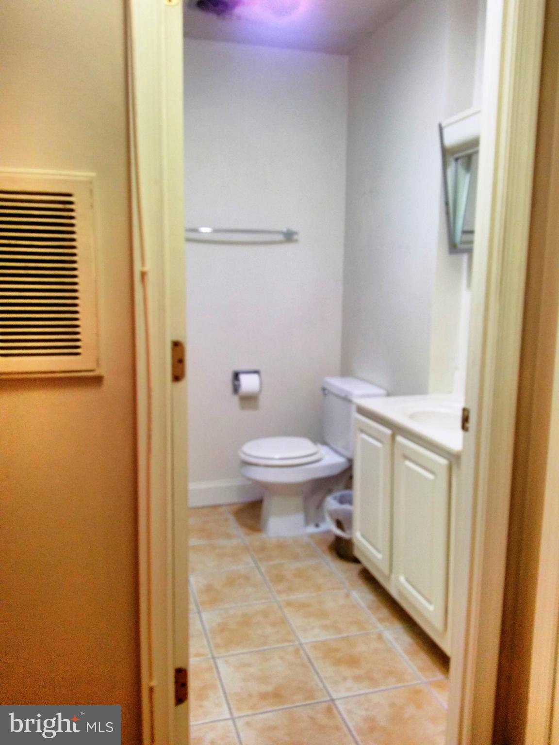 MOUNT VERNON PLACE HISTORIC DISTRICT - Residential Lease