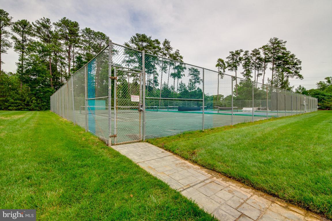 OYSTER BAY CONDOMINIUMS - Residential