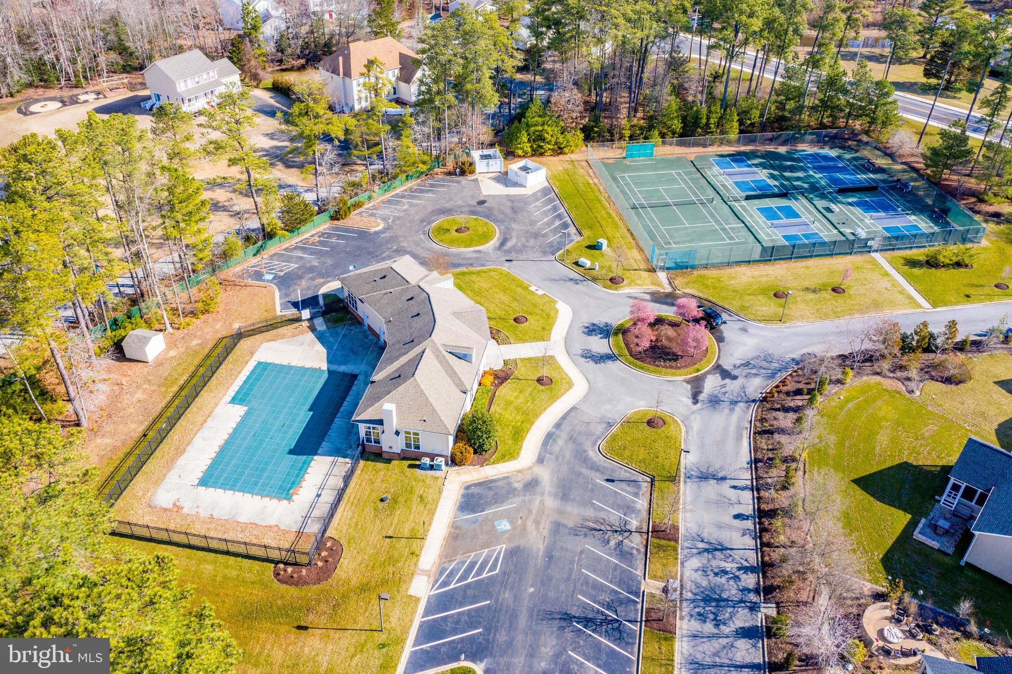 OYSTER BAY CONDOMINIUMS - Residential