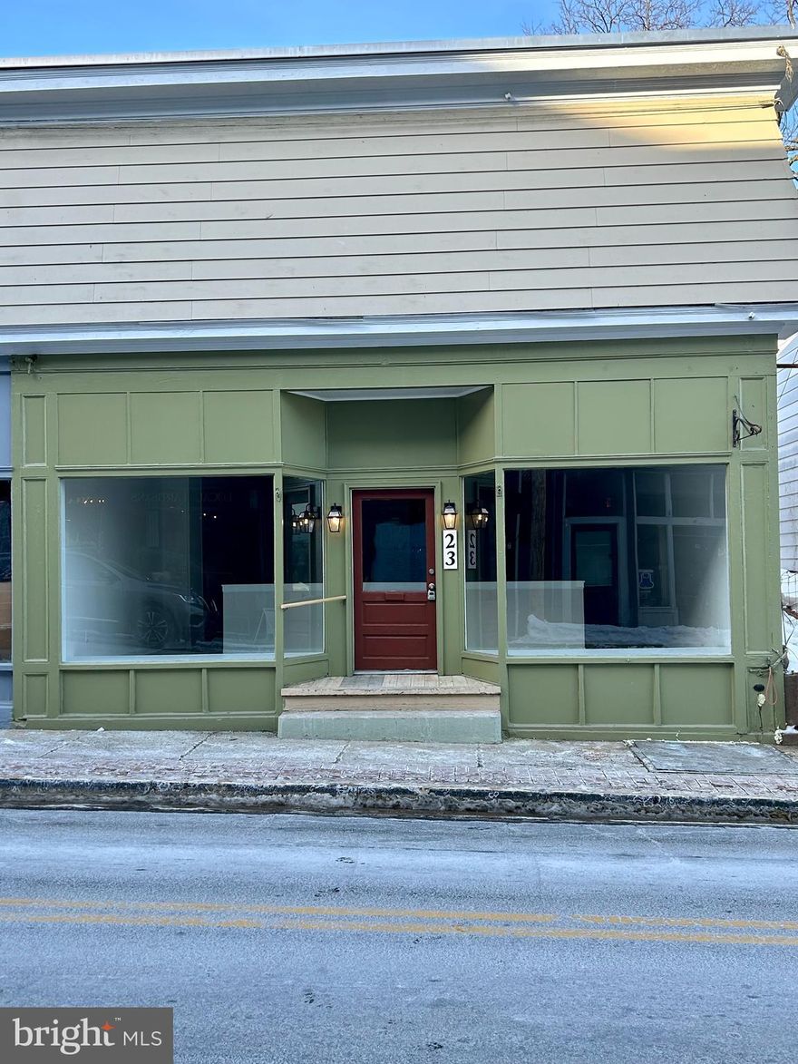 AVAILABLE NOW - PRIMETIME DOWNTOWN BRUNSWICK LOCATION.  RECENTLY UPDATED PLUMBING AND ELECTRICAL.  A CRISP, CLEAN AND REVIVED OPEN FLOORPLAN WITH REAR OFFICE SPACE AND PRIVATE HALF BATH.  NEUTRAL DECOR. ALL NEW FLOORING, PAINT AND TRIM.  CEILING HEIGHT 9' WITH REAR OFFICE AT 8'. EXCELLENT BUSINESS LOCATION IN THE HEART OF MAIN STREET BRUNSWICK.  PROPERTY SUITABLE FOR RETAIL/OFFICE/OTHER.  PLEASE CHECK WITH BRUNSWICK ECONOMIC DEVELOPMENT FOR ADDITIONAL APPROVED USES.