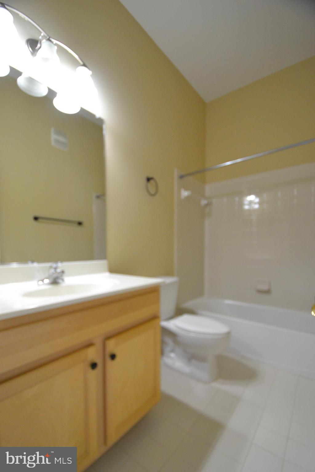 HAMPTON SQUARE CONDOMINIUMS - Residential