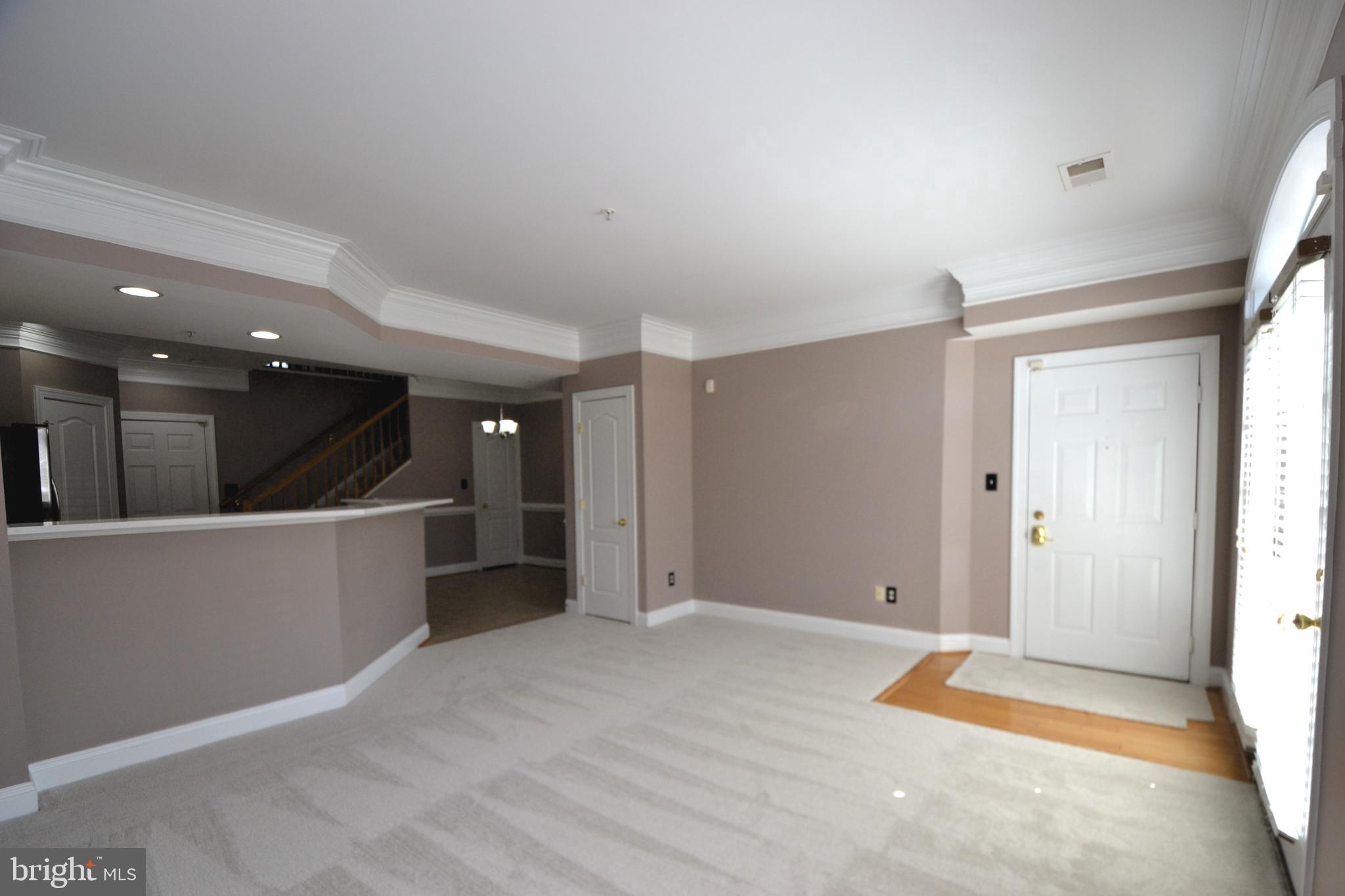 HAMPTON SQUARE CONDOMINIUMS - Residential