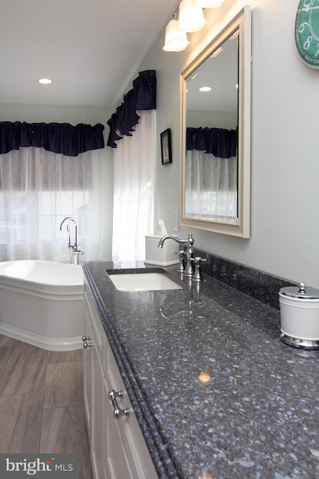 CLIVEDEN REACH - Residential