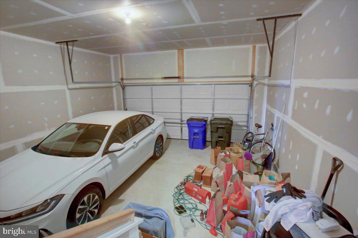 COLLEGIATE ACRES - Residential