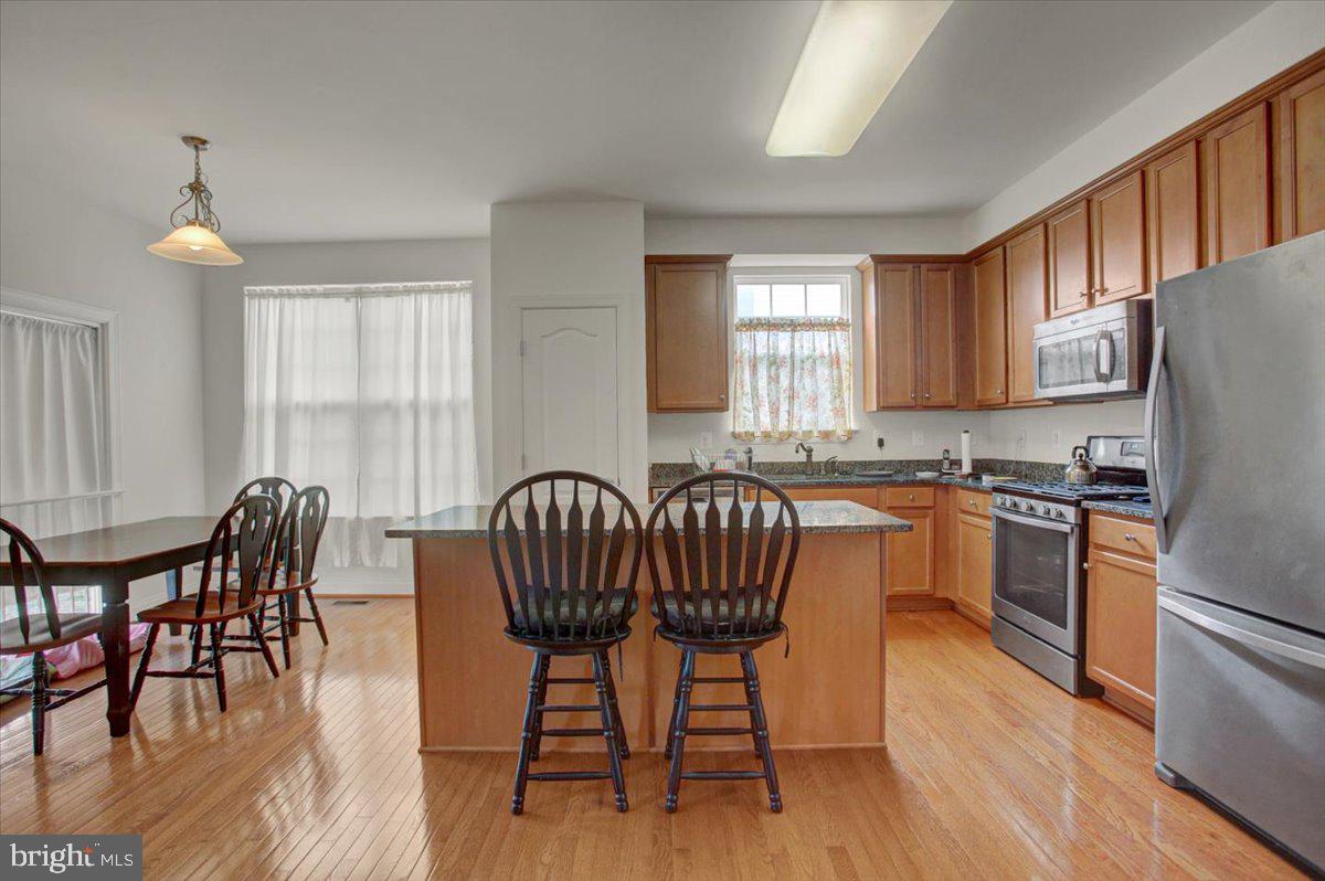 COLLEGIATE ACRES - Residential