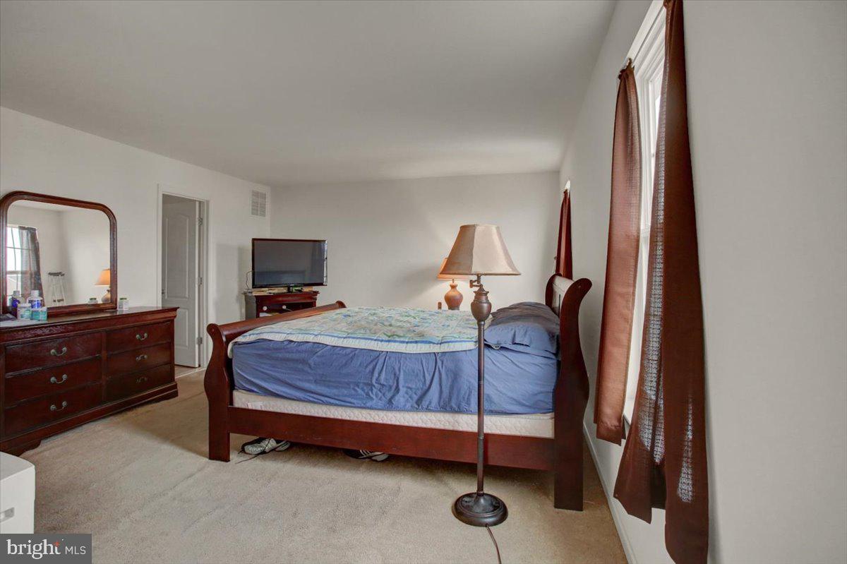 COLLEGIATE ACRES - Residential