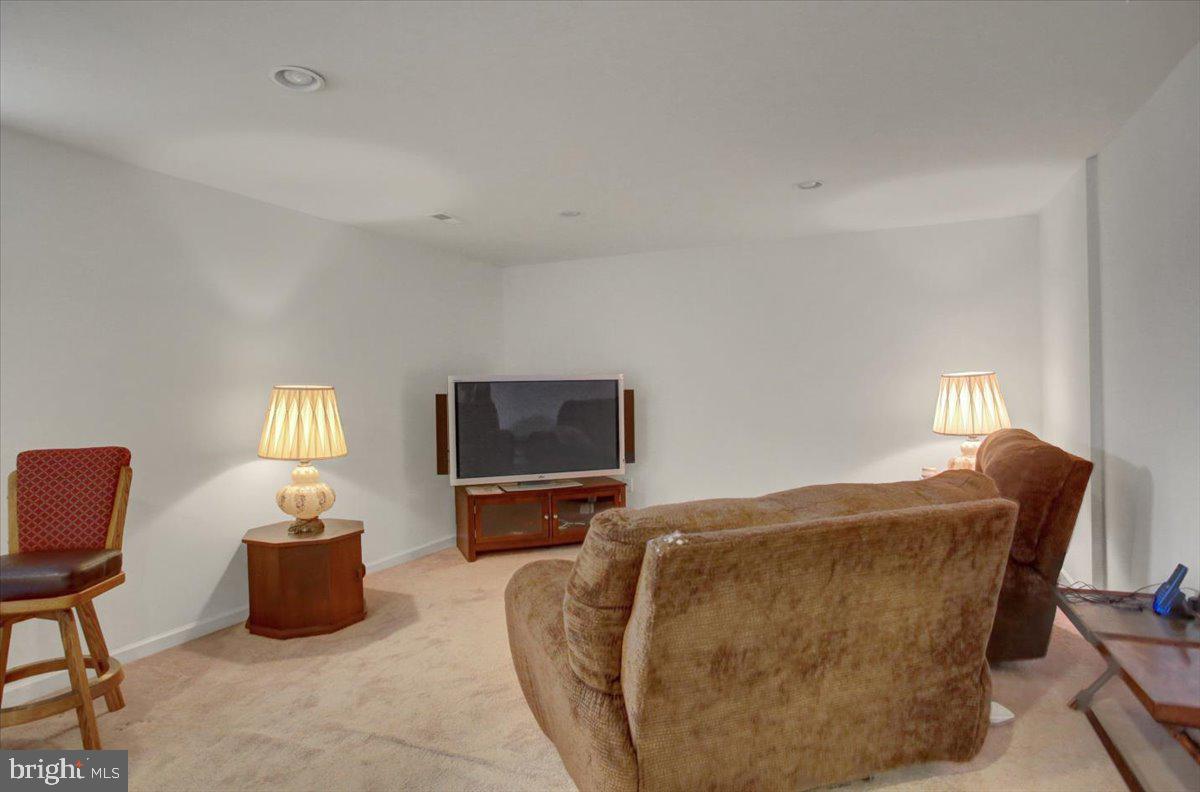 COLLEGIATE ACRES - Residential