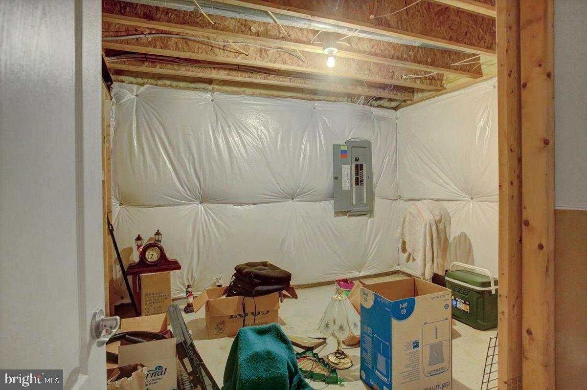 COLLEGIATE ACRES - Residential