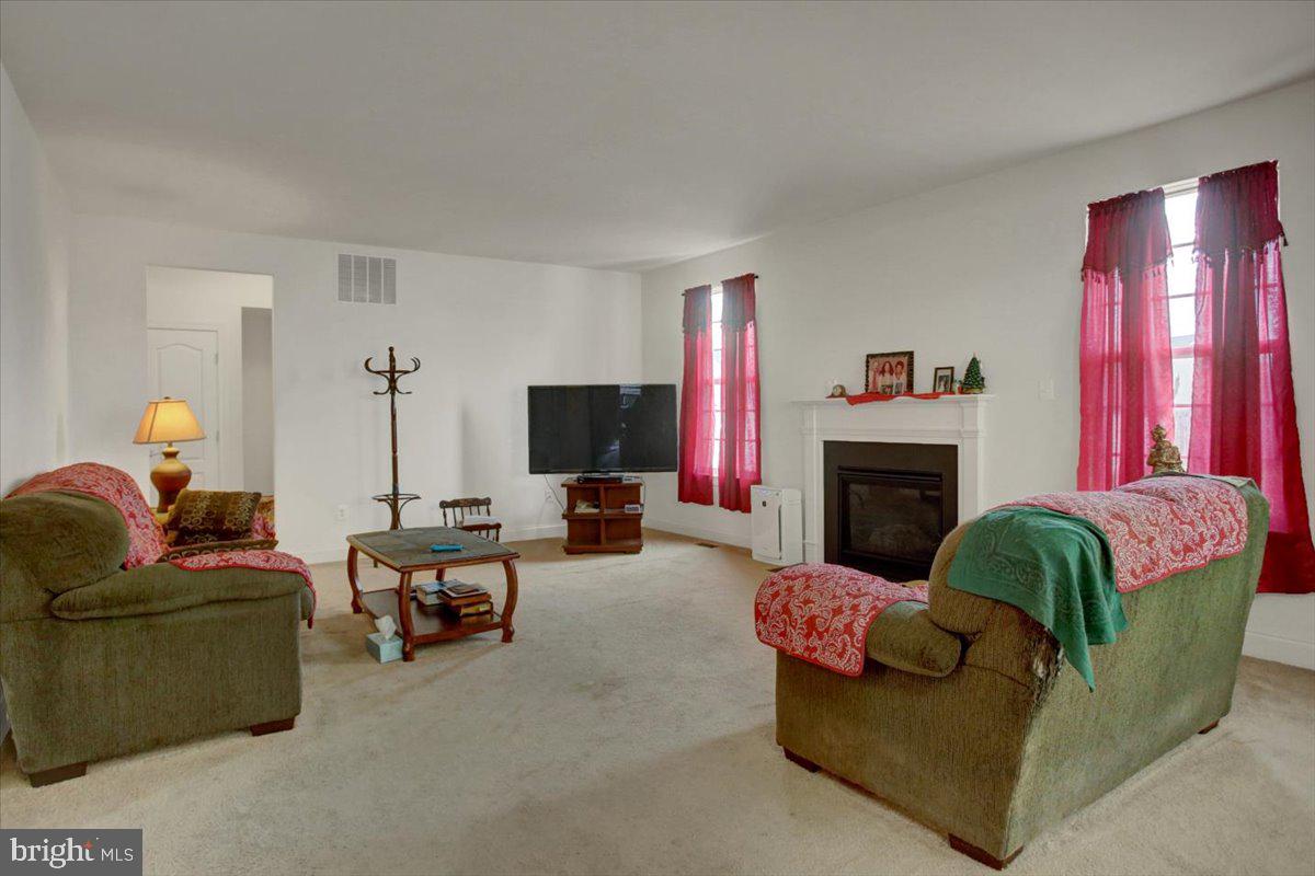 COLLEGIATE ACRES - Residential