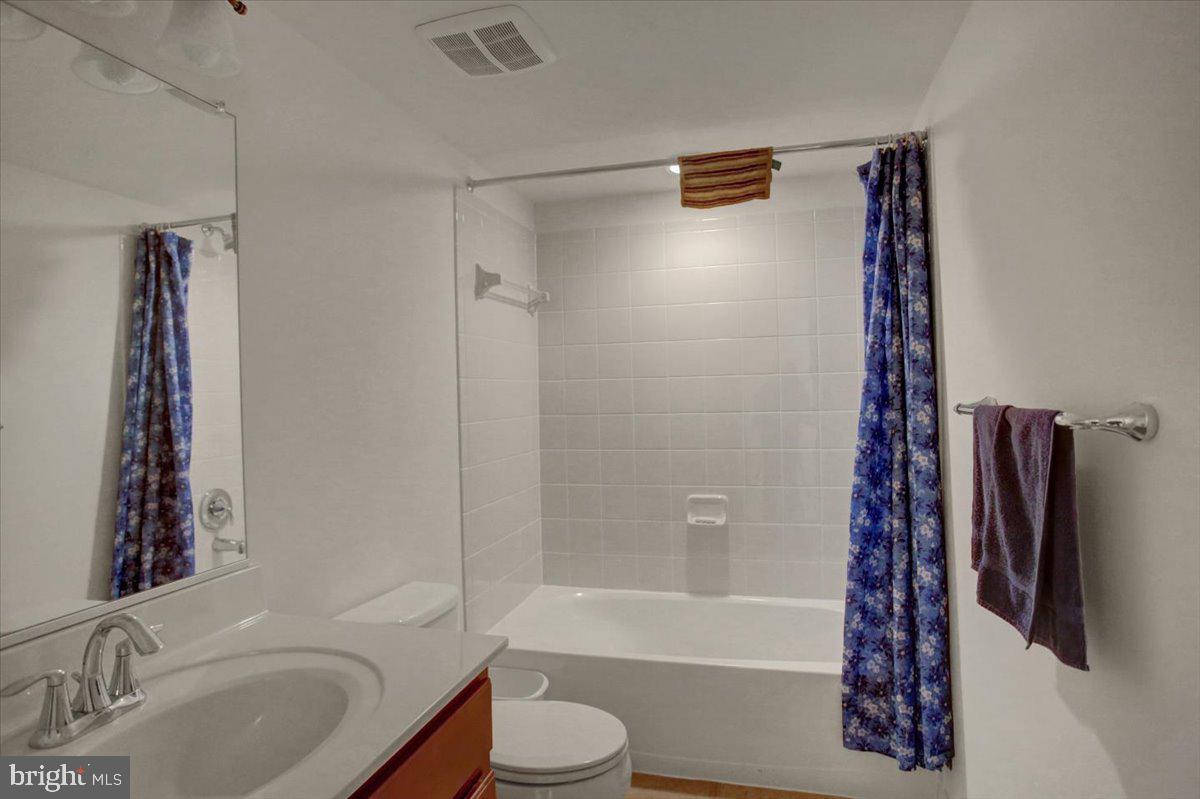 COLLEGIATE ACRES - Residential