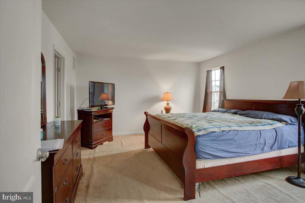 COLLEGIATE ACRES - Residential