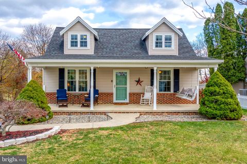 Photo of 430 Hempfield Hill Road, COLUMBIA, PA 17512 (MLS # PALA2061502)