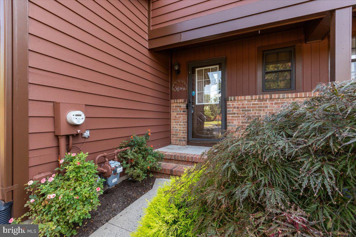 33 EASTON COURT
