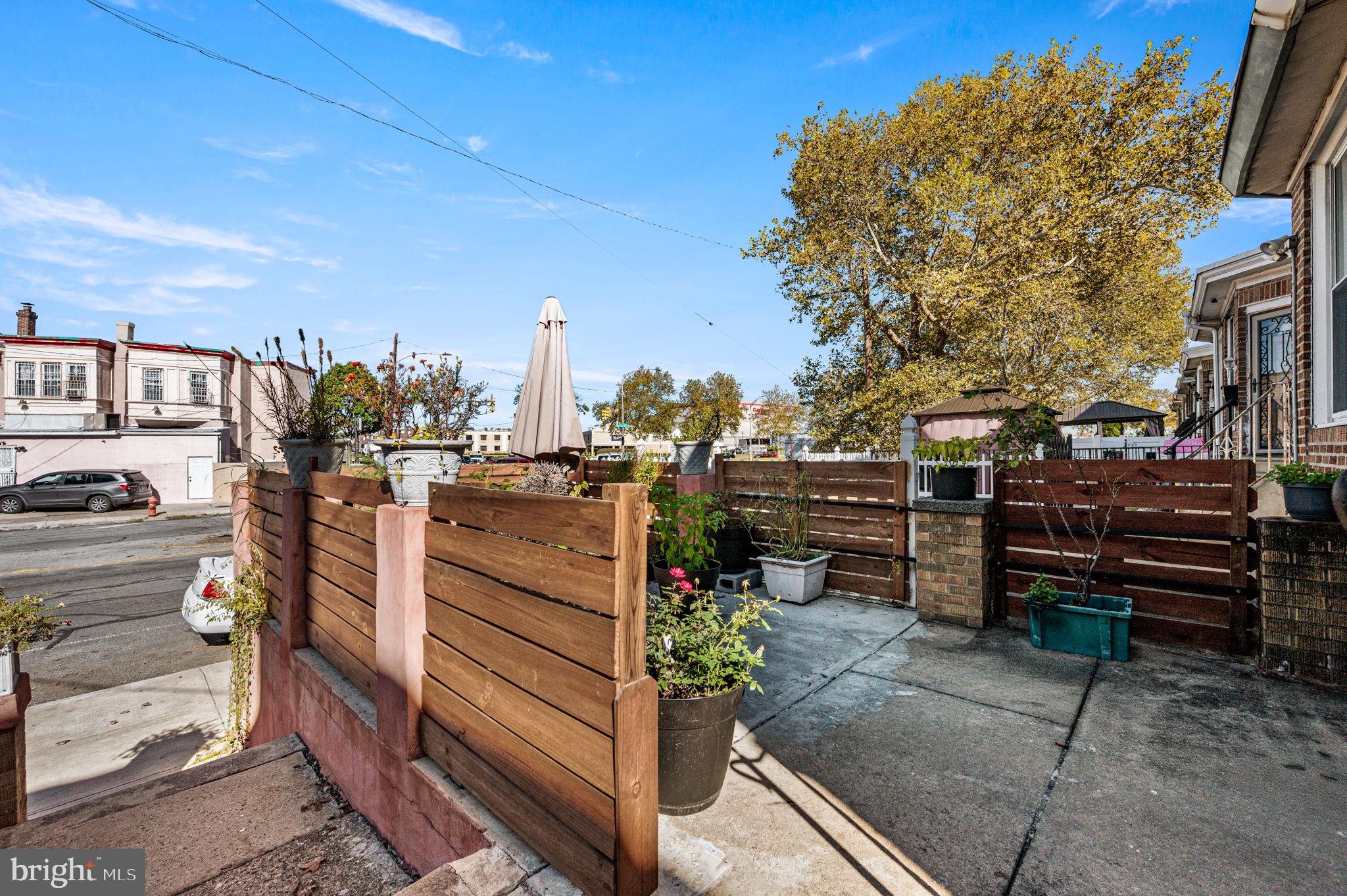 LAWNCREST - Residential